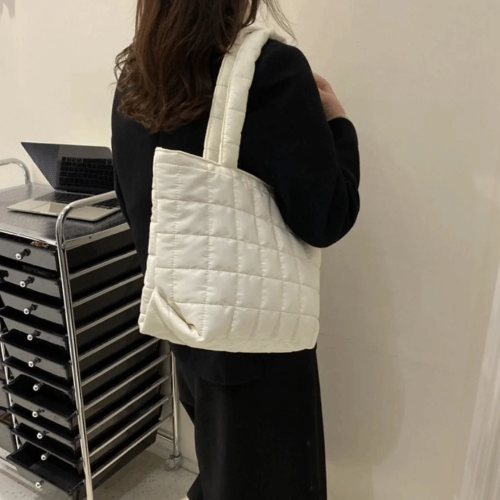 

Повседневная и модная женская сумка большой вместимости с теплым шерстяным чехлом для подмышек. Простая сумка через плечо на одно плечо.