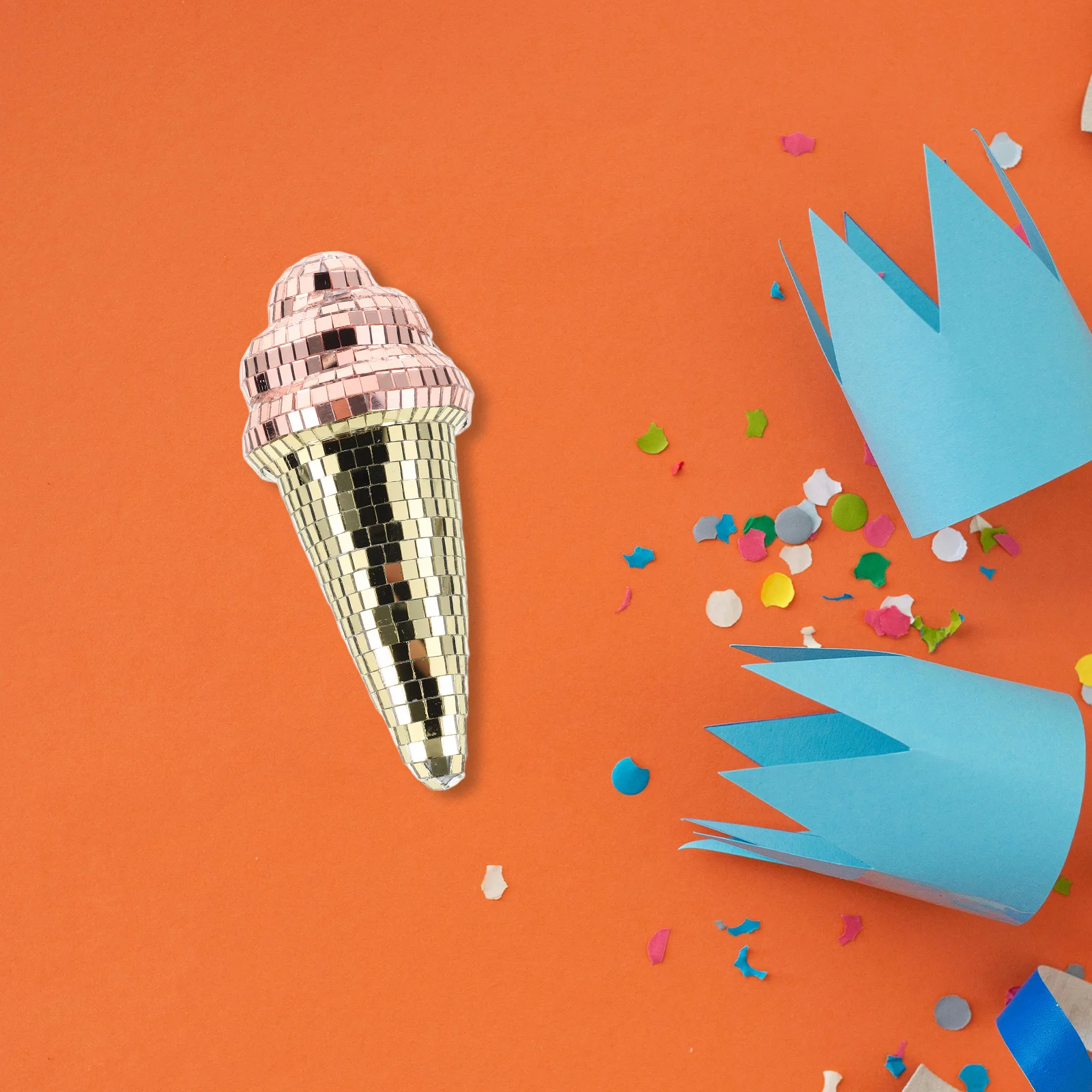 

Disco Ball Ice Cream Cone Ornament Reflective Mirror Surface Home Decor Party Favors for Weddings Birthdays Ktv Clubs Stages