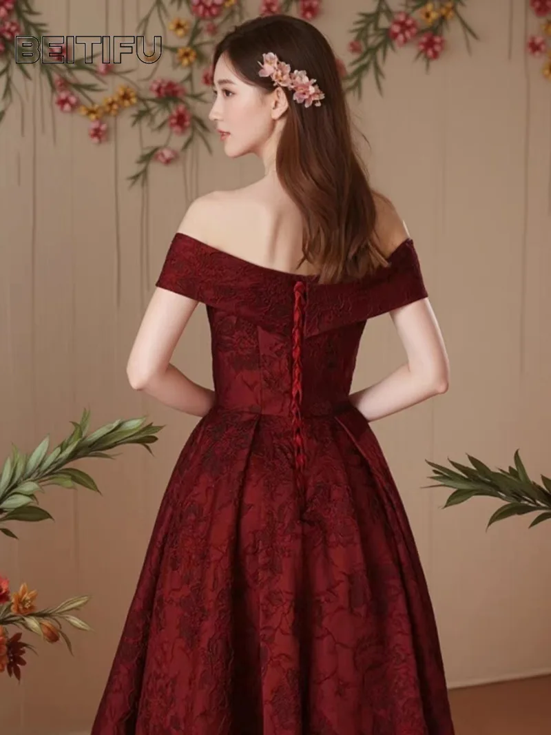 Abiti da sera da donna personalizzati 2025 con spalle scoperte Abito da ballo per banchetti senza maniche con lacci Elegante abito da festa vintage Abiti