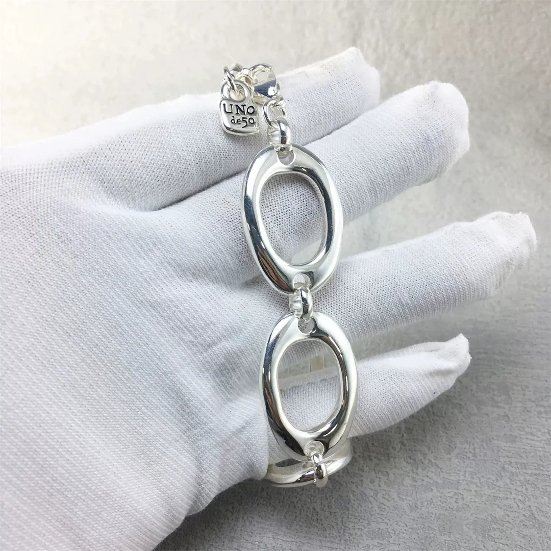 Ravishing Original Sterling Silver 925  Bracelet : A Luxury Woman's Jewelry Accessory with Captivating Design Supreme Quality