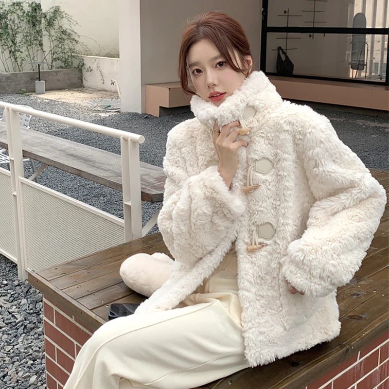 

Women's Autumn Winter New Plush Cowhorn Button Cotton Coat Off White Thickened Cotton Coat Sweet Thickening Jacket