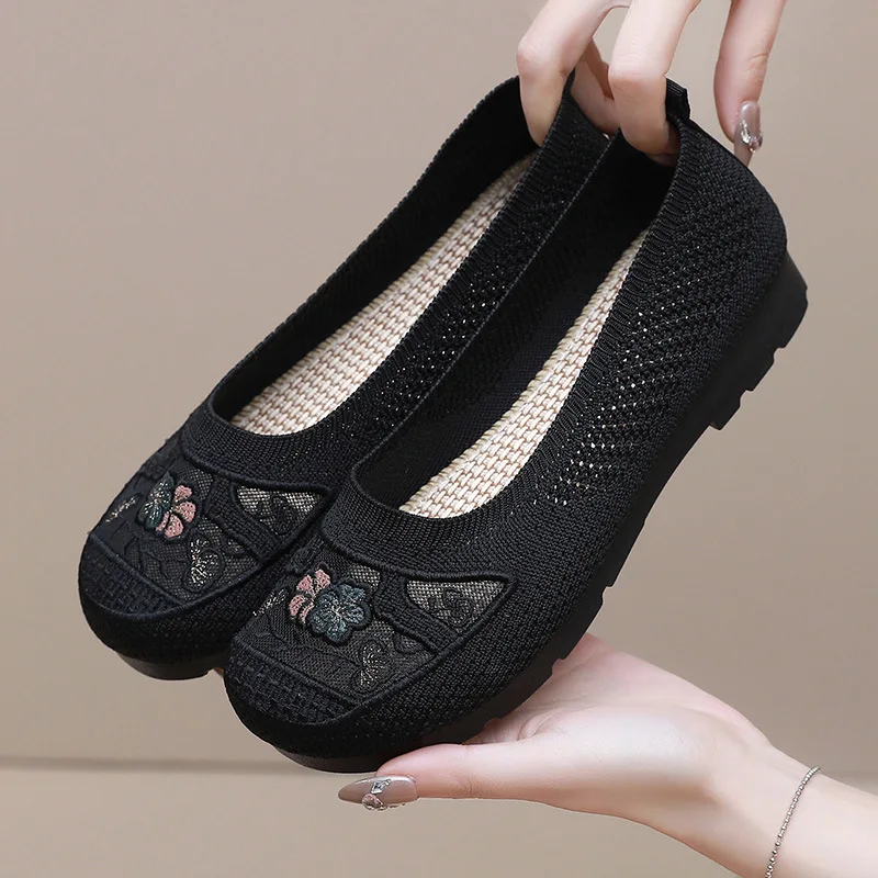 New Summer Breathable Hollow Mesh Women's Single Shoes Embroidered Shallow Mouth Mom's Shoes Lightweight and Comfortable