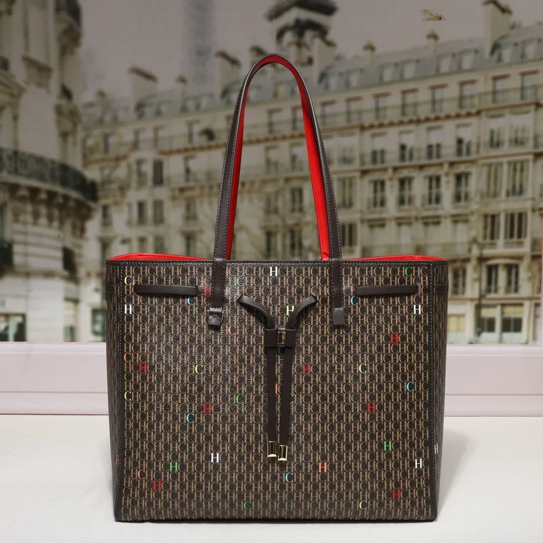 

Famous Designer Style Women Handbags: Premium Leather Shoulder Bag With Crossbody-Bag Conversion For Elegant Everyday Use