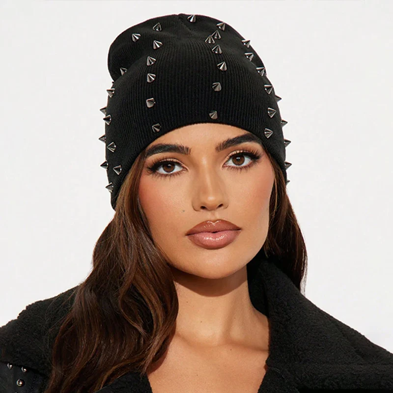 1 Stück Strickmütze im Punk-Stil mit Nietenverzierung, hochwertige Y2K-Vintage-Stil, einfarbig, schwarz, warme Mütze, modische All-Winter-Kleidung.