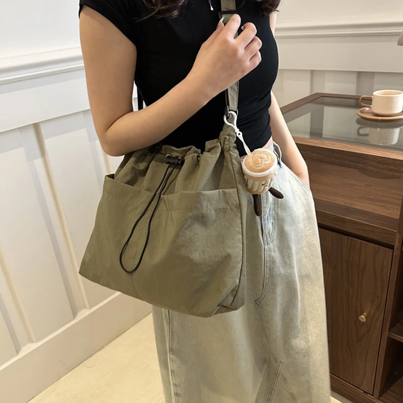 Large capacity drawstring bucket bag bag female 2025 new Japanese ins casual crossbody bag street shoulder commuter bag
