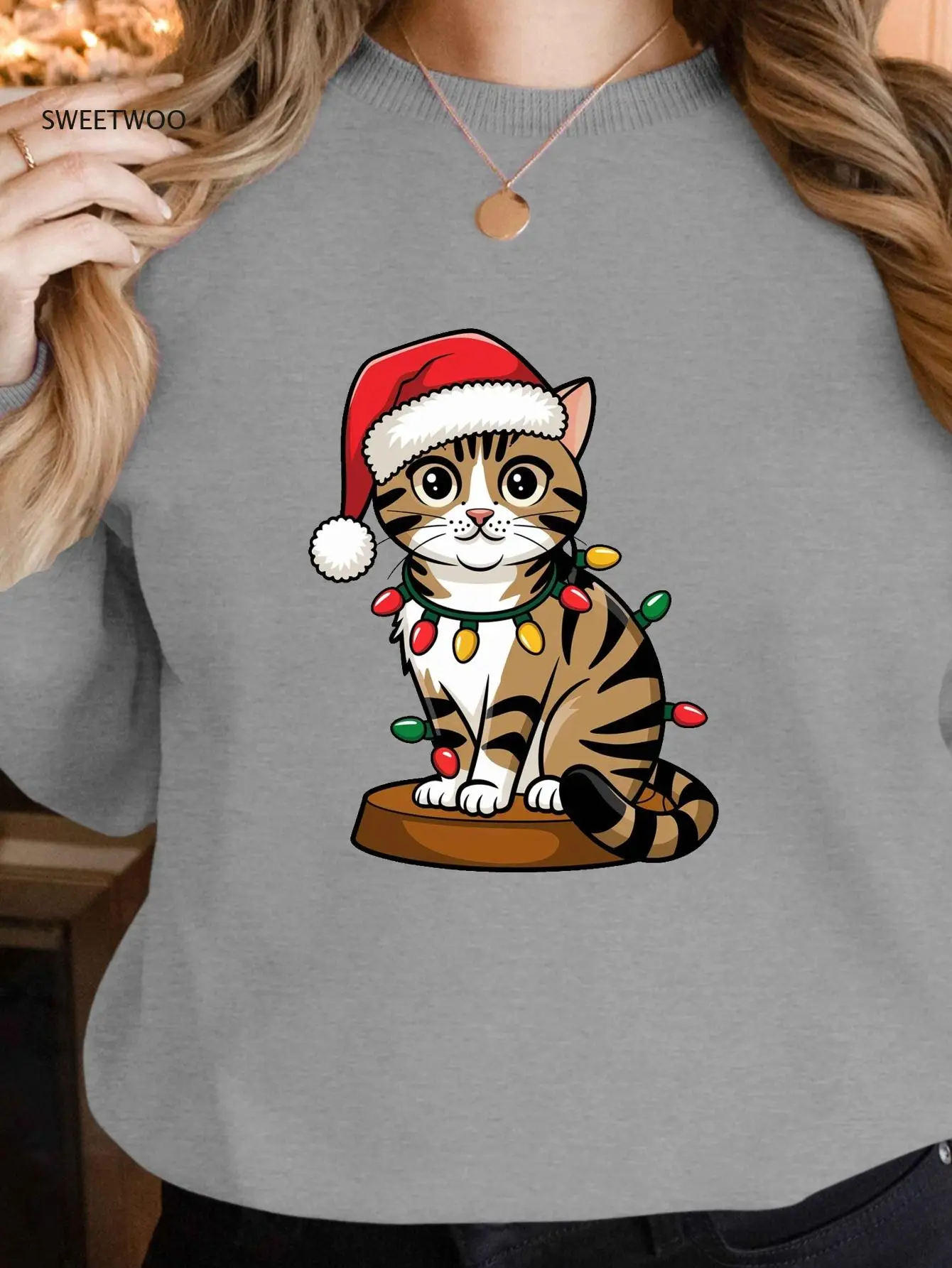 

Women's Christmas Cat Graphic Sweatshirt, Crew Neck Casual, Geometric Pattern, Holiday Top for Fall & Winter