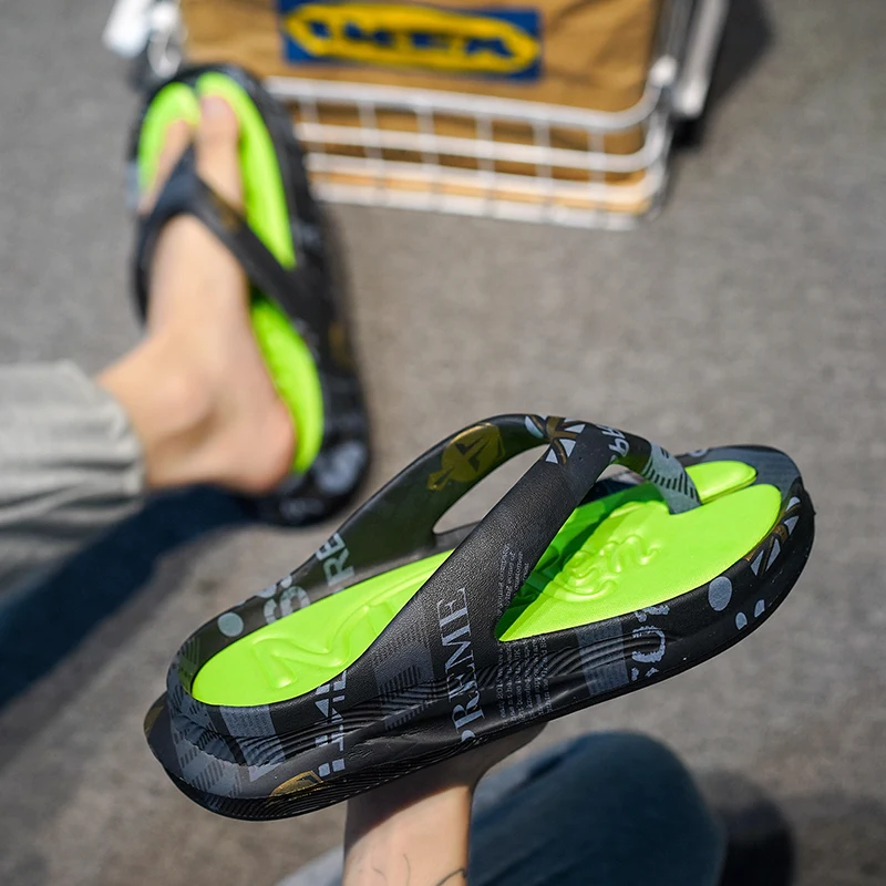 

Новые мужские мягкие тапочки из ЭВА, модные шлепанцы с принтом, противоскользящая удобная мужская летняя повседневная обувь, уличные шлепанцы на толстой подошве 54111