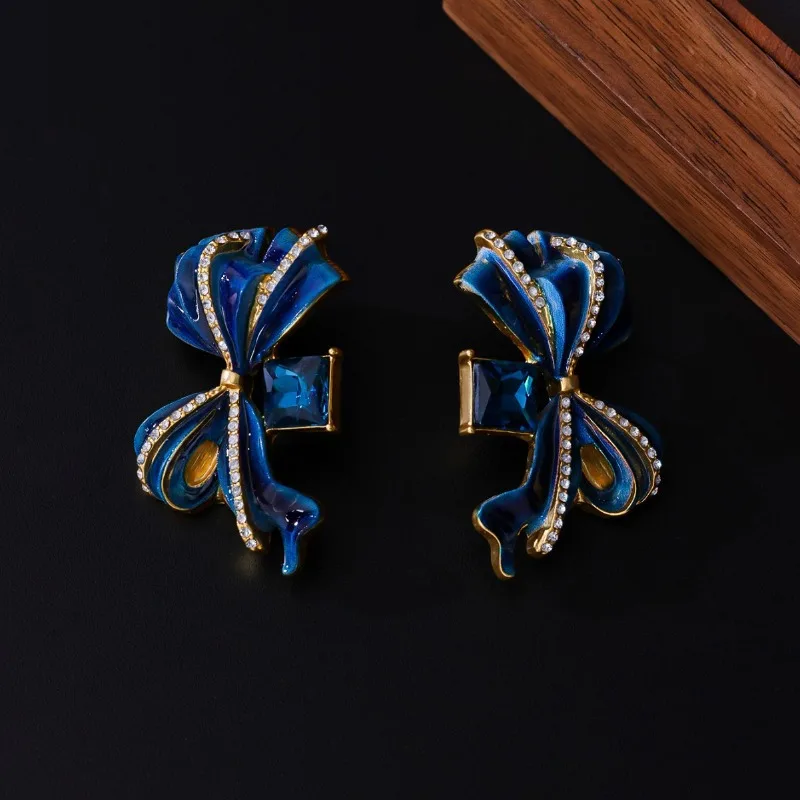 

Винтажные серьги-бантики в стиле дворцового искусства, инкрустированные цирконием, с эмалевой росписью, элитные, элегантные, нишевые, в средневековом стиле, для женщин