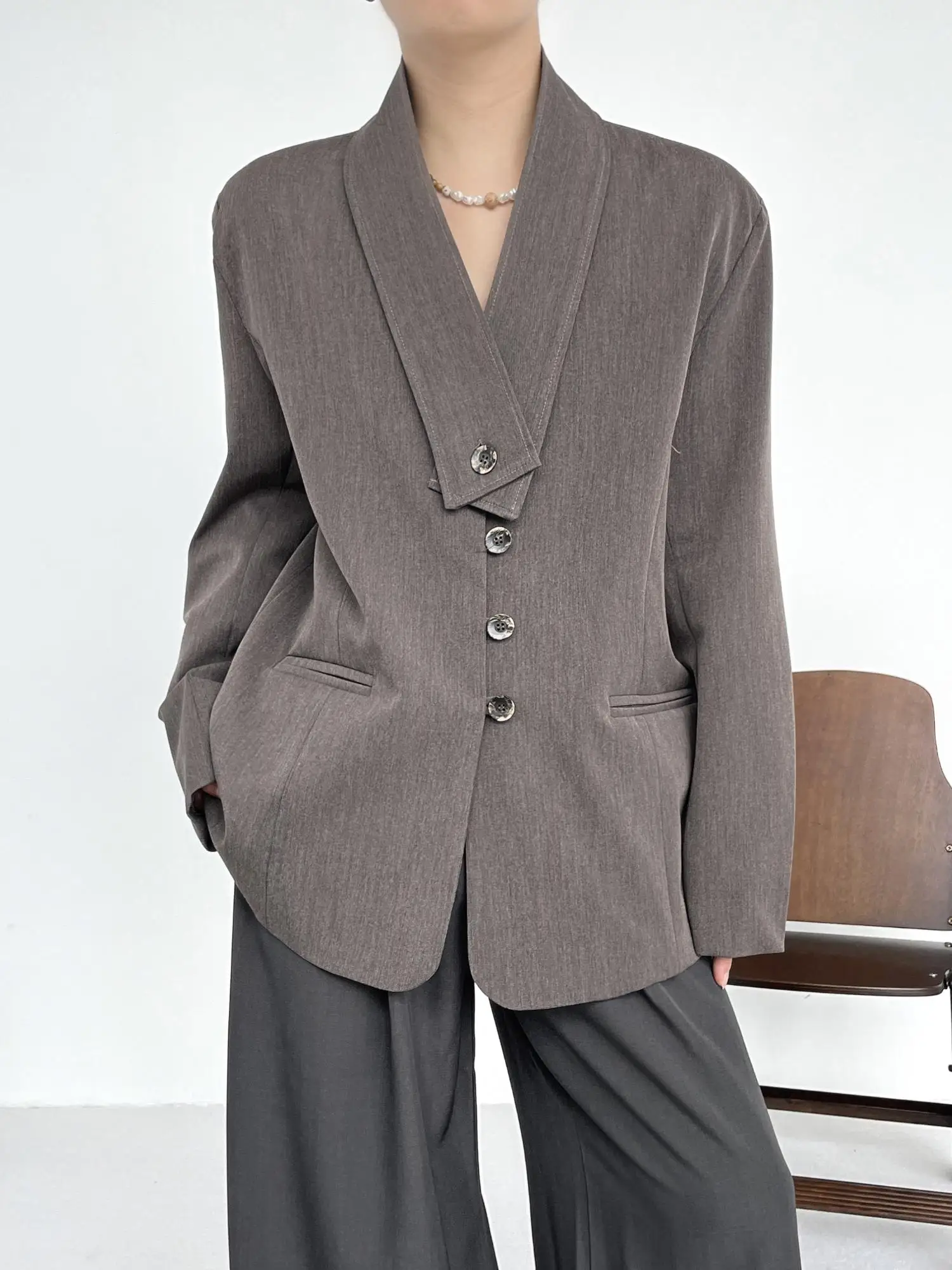 

Unisex Retro V-neck Suit Jacket Versatile Casual Chinese Design Scarf Neckline Long Sleeve Loose Fit Four Seasons Wear