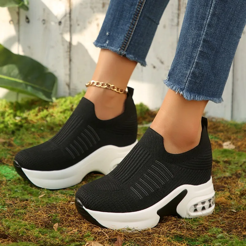 

Новые стильные дышащие повседневные кроссовки из сетки 2026 года, удобные слипоны на толстой подошве, весенние офисные женские вулканизированные туфли