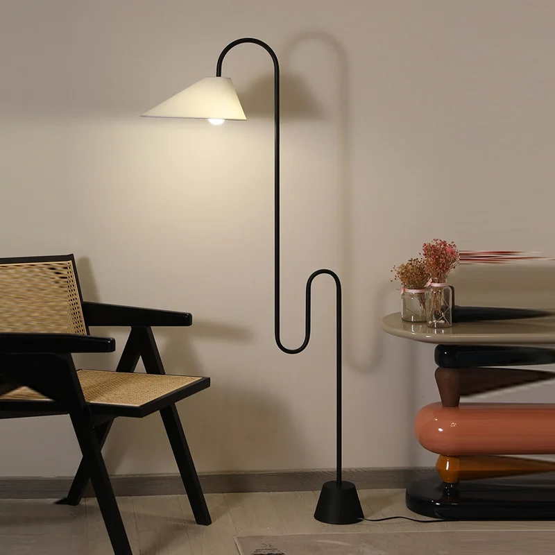 Scandinavian Designer Led Floor Lamp Music Note Vertical Lamp Living Room Atmosphere Lamp Beside Sofa Ancient Vintage Floor Lamp