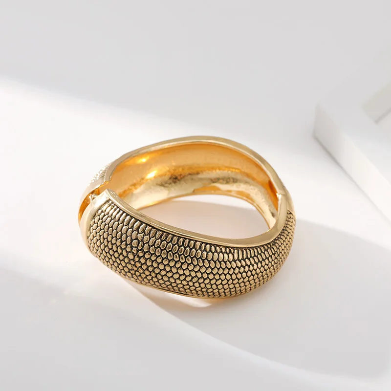 New Fashion Vintage Metal Cuff Bangle Statement Antique Bracelet Jewelry for Women Girls