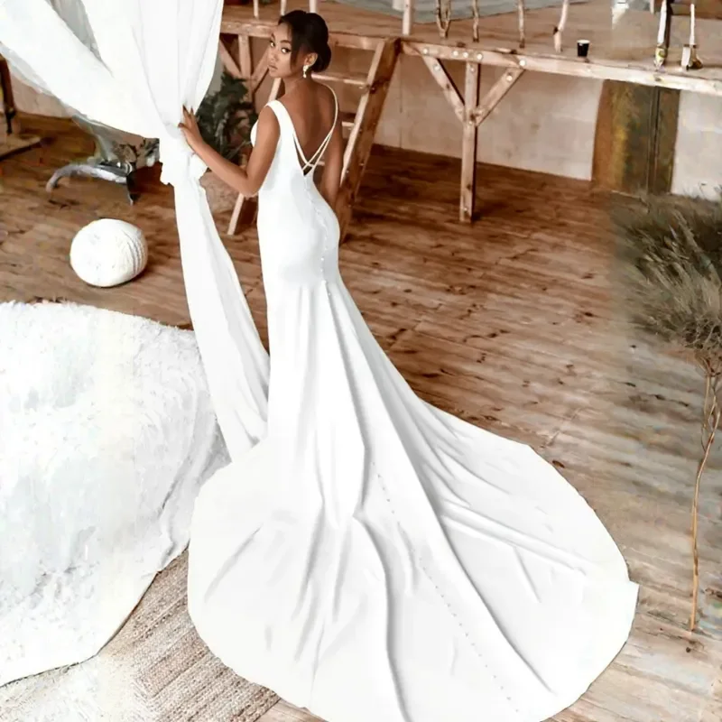 Custom new simple beach Mermaid Bag hip with sweep train wedding dress sexy backless cross stylish modern bridal dress 2024