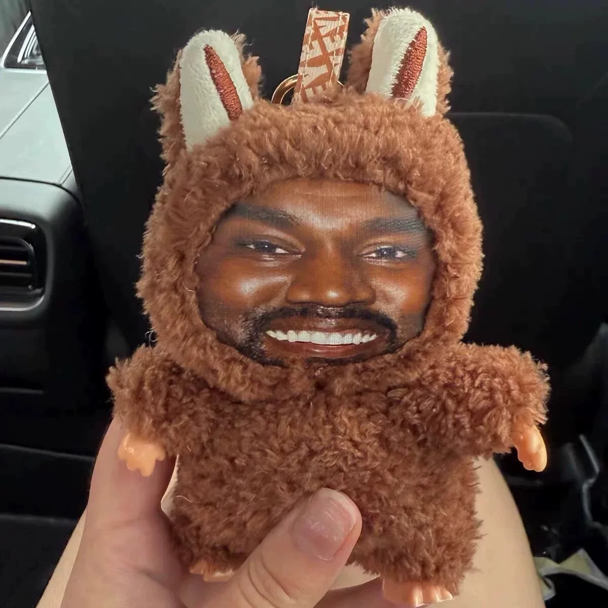 Kanye West 주변 제품 Kanye'S Same Layeye 펜던트 Kanye'S Same 힙합 트렌디 펜던트 트렌드 장식 장난감 선물