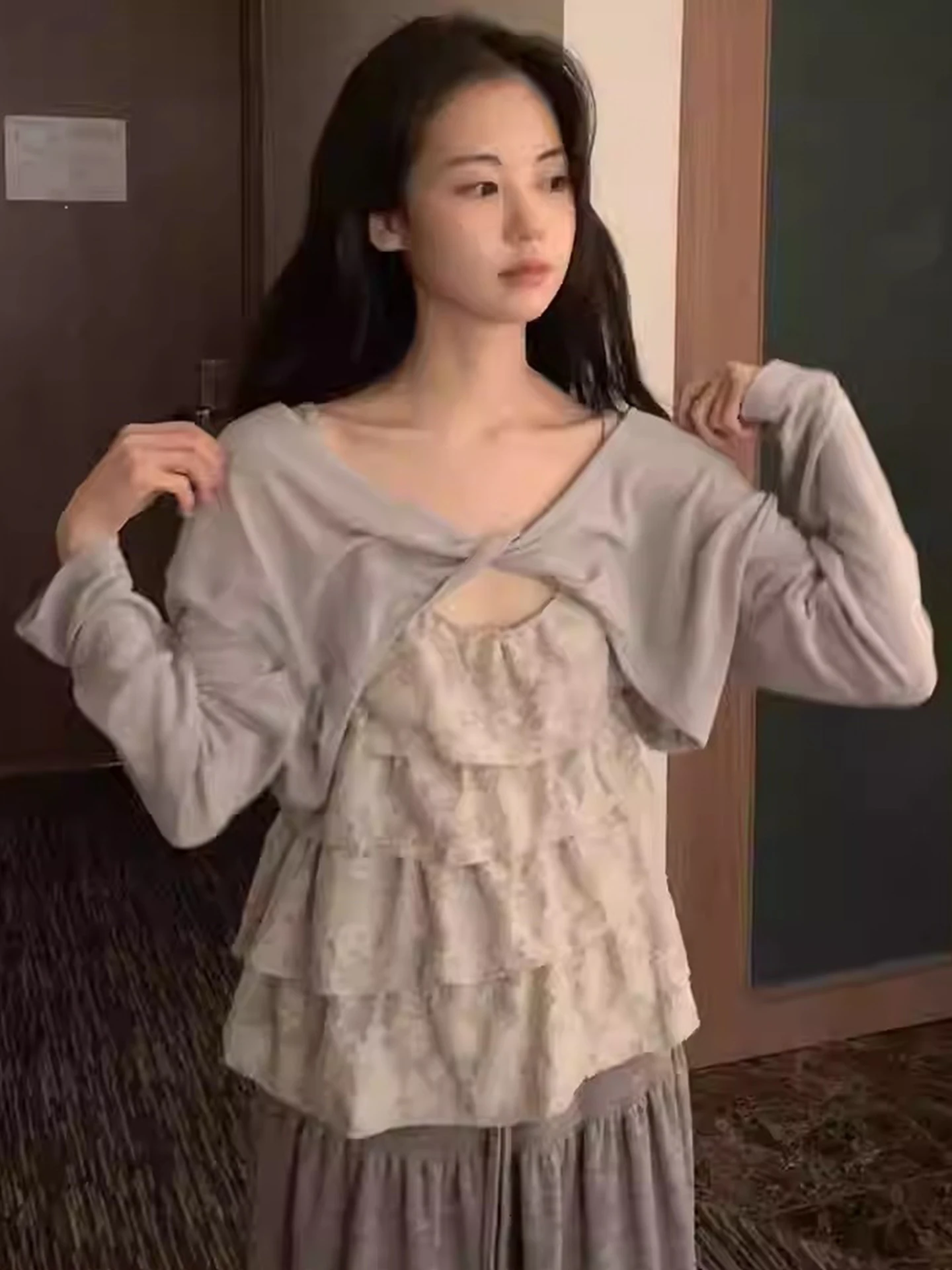 

Fashionable Knot Twist Long Sleeve Women's Top And Halter Neck Dress Set Spring New Style Two-Piece Set Commute Style