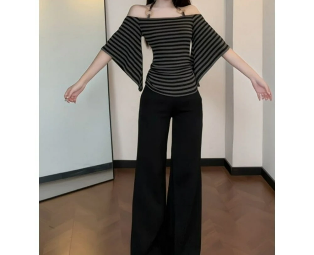 

Five-quarter Sleeve T-shirt Women's New Niche Chic Off-the-shoulder Design Sexy Versatile Top