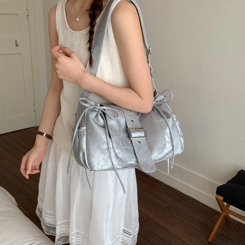 

Korean-style sweet and cool underarm bag for women2026New high-end niche handbag, shoulder bag, crossbody bag, fashionable biker