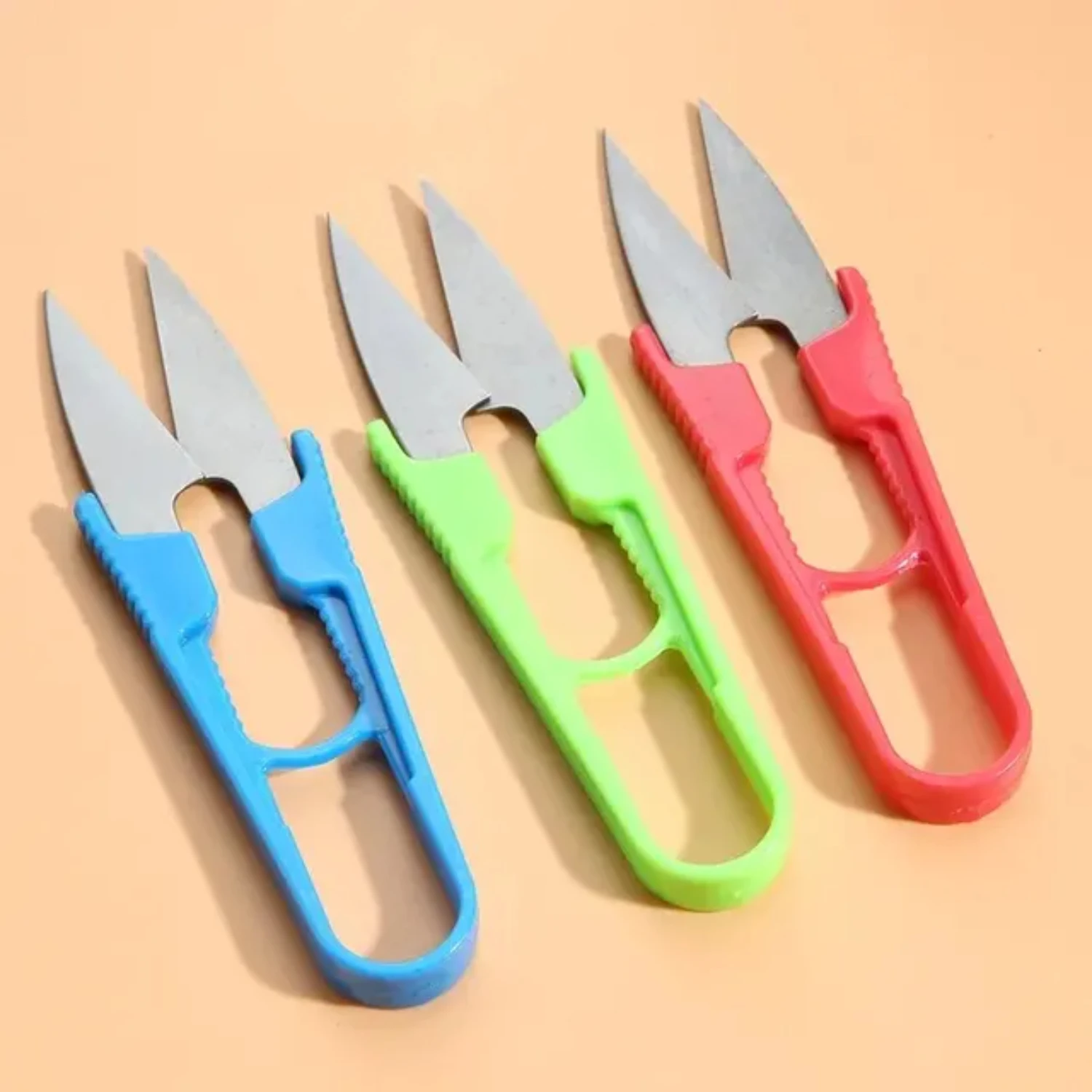 Perfect for students and children, these small, vibrant tulle scissors are ideal for a wide range of creative crafts and art pro