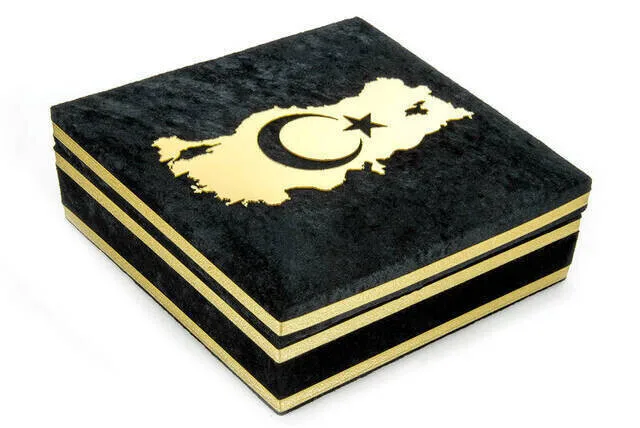 

IQRAH Name Velvet Sandık Koran Set with Turkish Flag