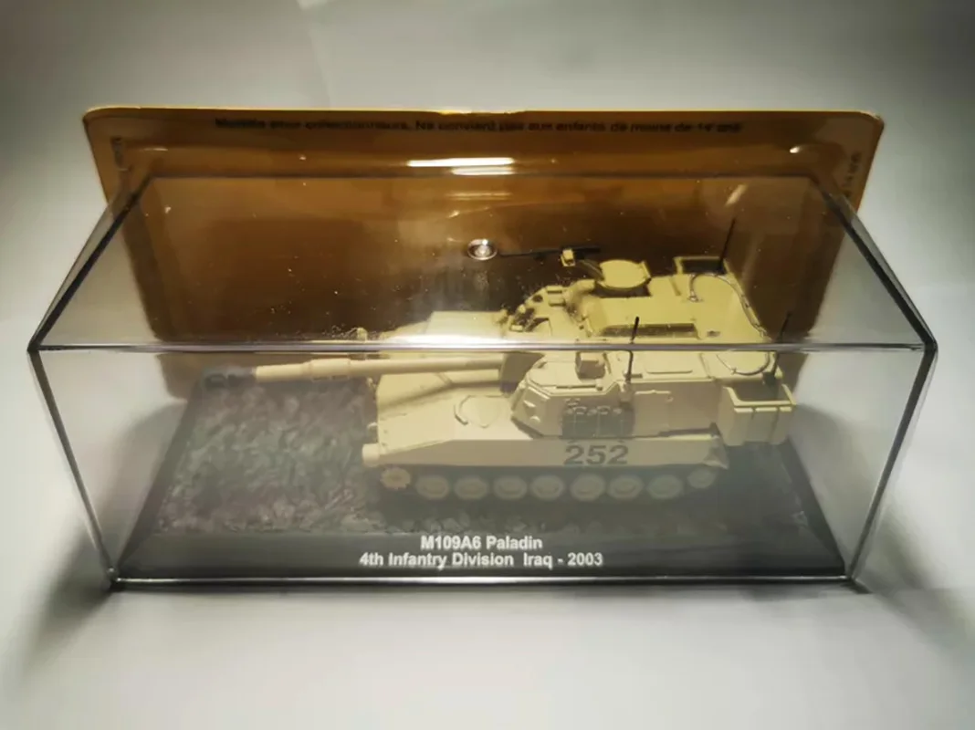 1/72 A Set of Gold Tank Models (Alloy（Main Body）+Plastic Material) Model Ornament