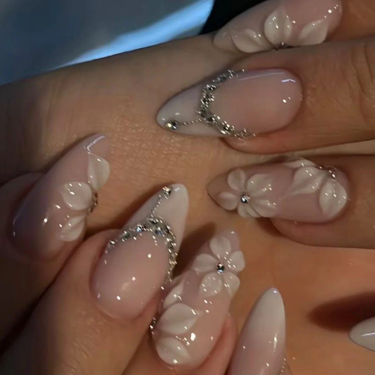 

24Pcs French White Gradient Fake Nail 3D Flower Almond Press on Nails Mid-length Full Cover Rhinestone Reusable False Nails Tips