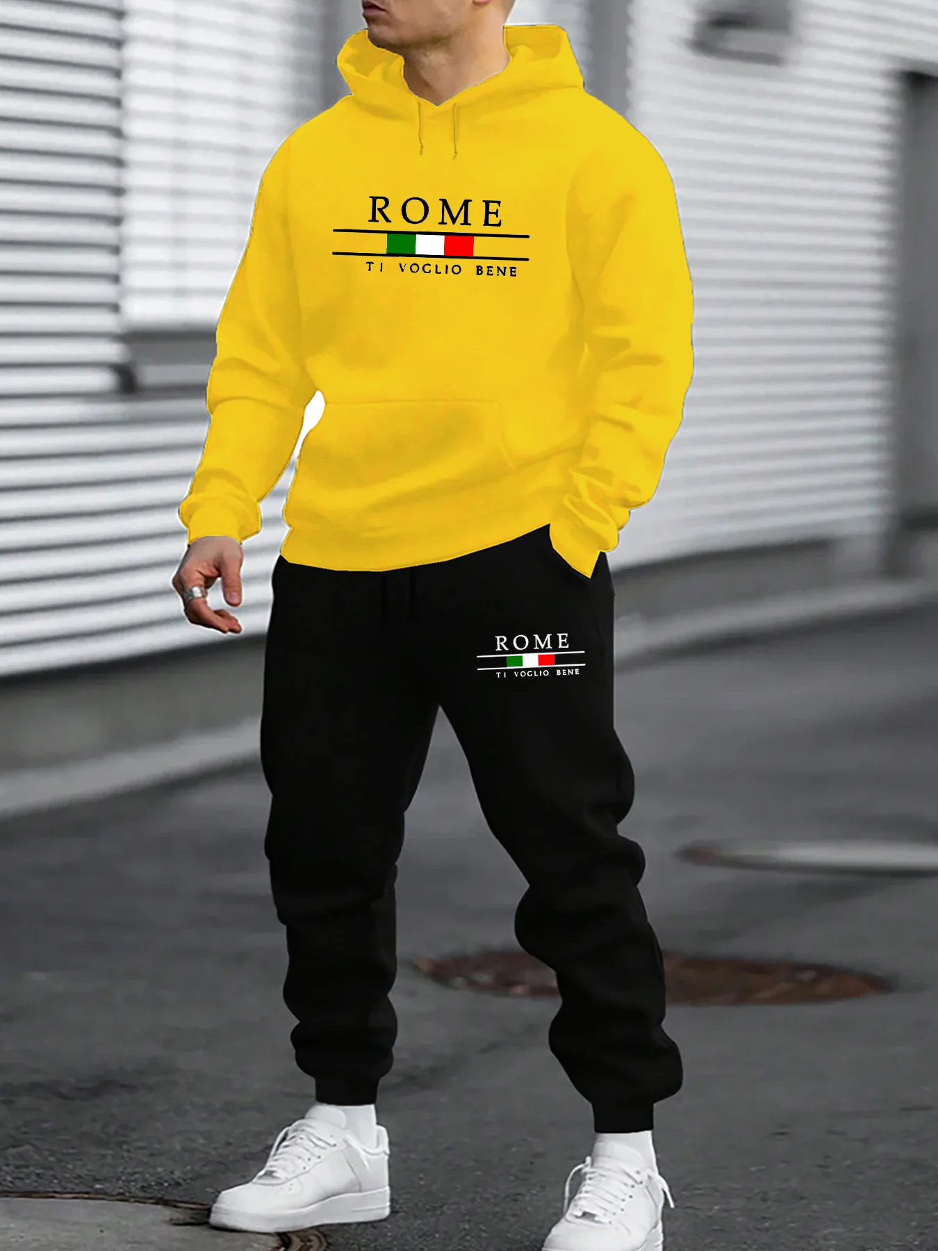 Conjunto de sudadera deportiva de terciopelo grueso y suelto con estampado de romo cálido a la moda informal de otoño/invierno para hombre + pantalones de chándal