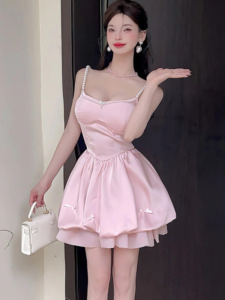 فستان قصير مثير من الساتان الوردي الجديد لعام 2025 فستان نسائي أنيق بفيونكة كاواي فستان صيفي كوري مكشكش للحفلات