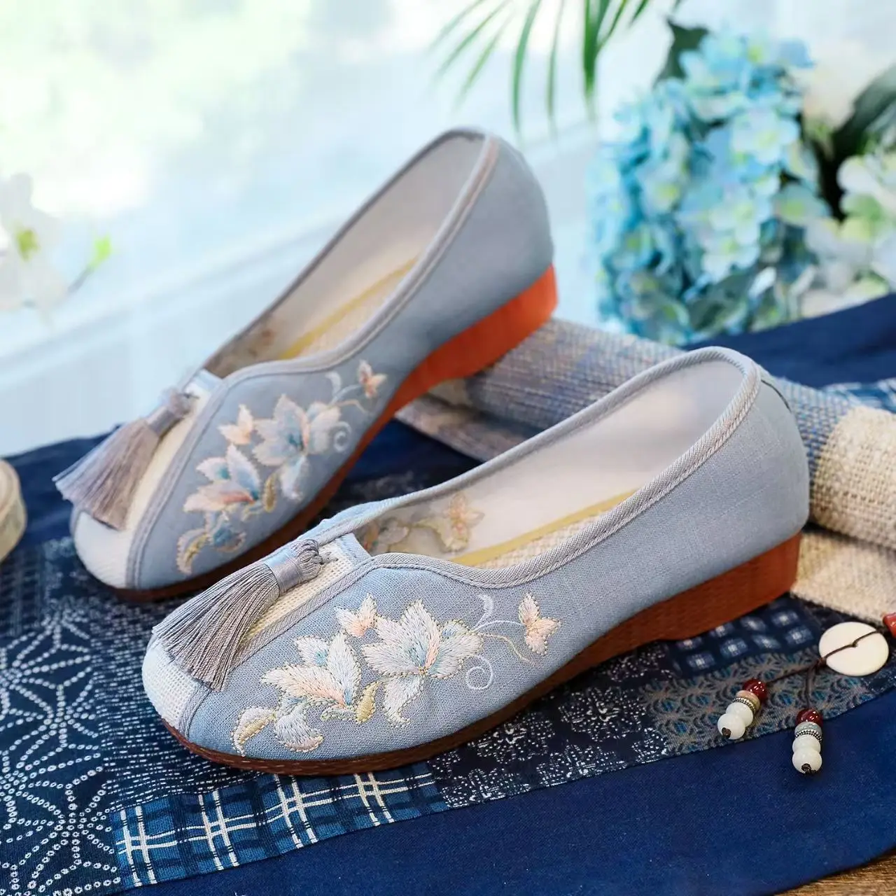 scarpe-da-donna-nuove-con-tacco-basso-decorate-con-nappine-e-ricami-stile-etnico-suola-morbida-punta-tonda-slip-on-scarpe-cheongsam-per-primavera-e-autunno