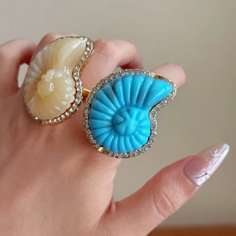 

Bohemia Natural Conch Shell Shaped Crystal Adjustable Open Metal Rings For Women Exaggerated Holiday Jewelry Travel Accessories