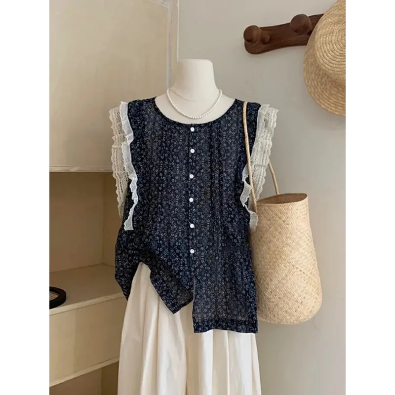 

Женская темно-синяя блузка без рукавов с цветочным принтом, кружевной отделкой и пуговицами, повседневный топ