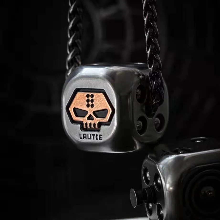 LAUTIE Metal Dice Polyhedron Lucky Black Tech Dice Pendant EDC Decompression Decompression Knife Beads