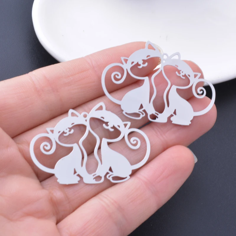 10 Stück Messing Edelstahl Lasergeschnittene Katzen-Anhänger Niedliche Tiere Schwarz Gold Farbe Katzen-Anhänger DIY Schmuck Großhandel Zubehör – Detail 12