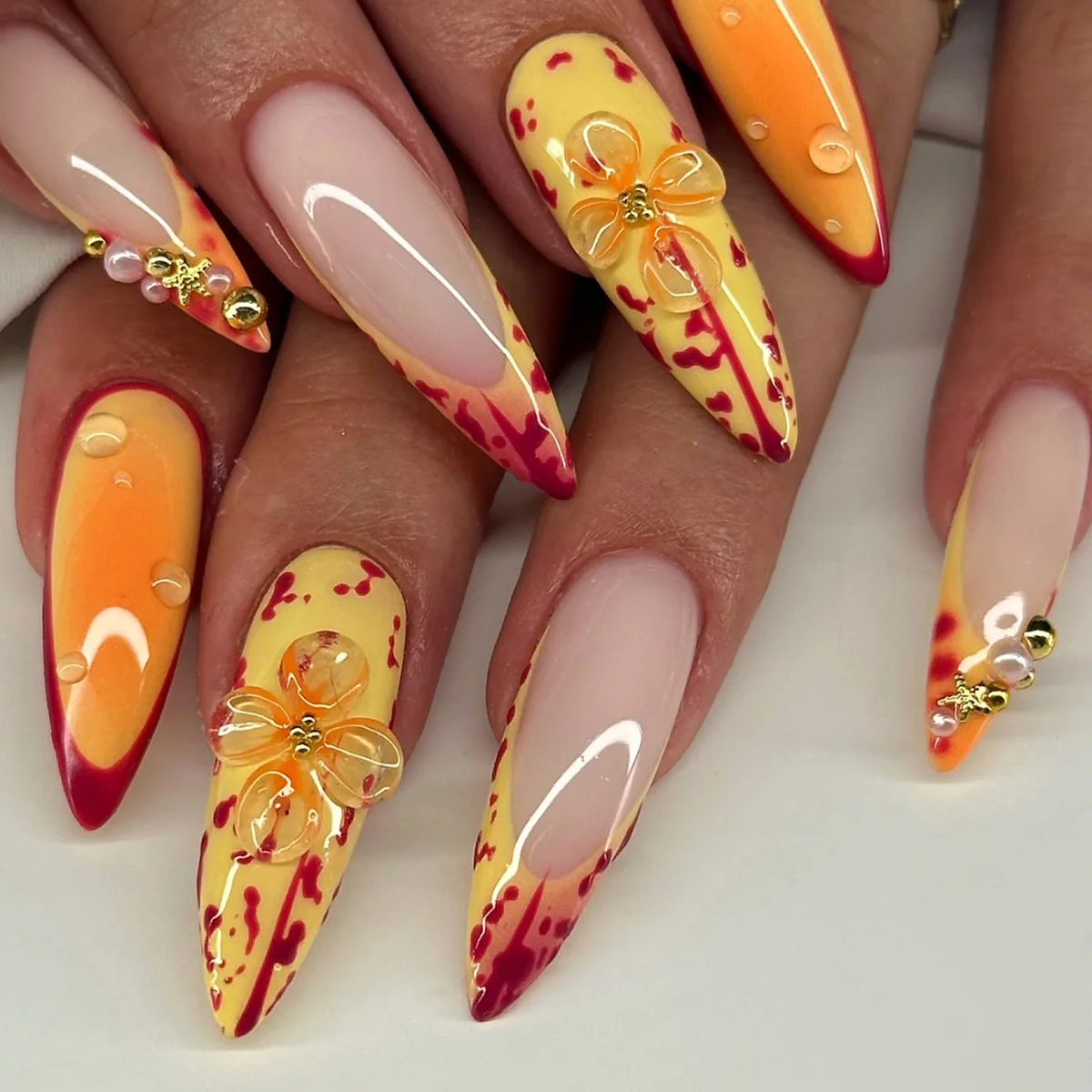 24枚入り スティレット スパイスガールズ プレスオンネイル 3D イエローフラワー レッドグラデーション フレンチ フェイクネイル パール付き アーモンド型 付け爪