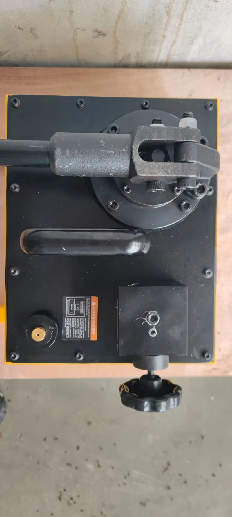 مضخة هيدروليكية يدوية متعددة الأغراض لإصلاح المعدات المتنقلة في الموقع بما في ذلك الخراطيم الهيدروليكية ومضخة الطاقة لقياس الضغط