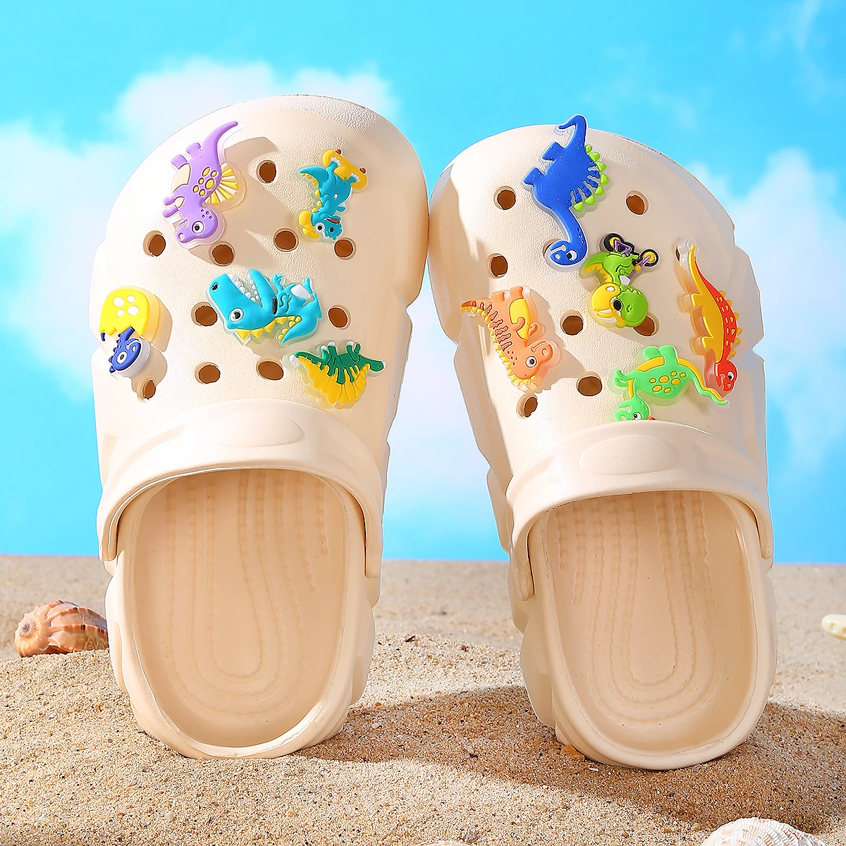 Atmungsaktive Freizeit-Clogs für Jungen mit leuchtender Cartoon-Dinosaurier-Dekoration, leichte Clogs für Dusche, Strand und Pool 3057 – Detail 15