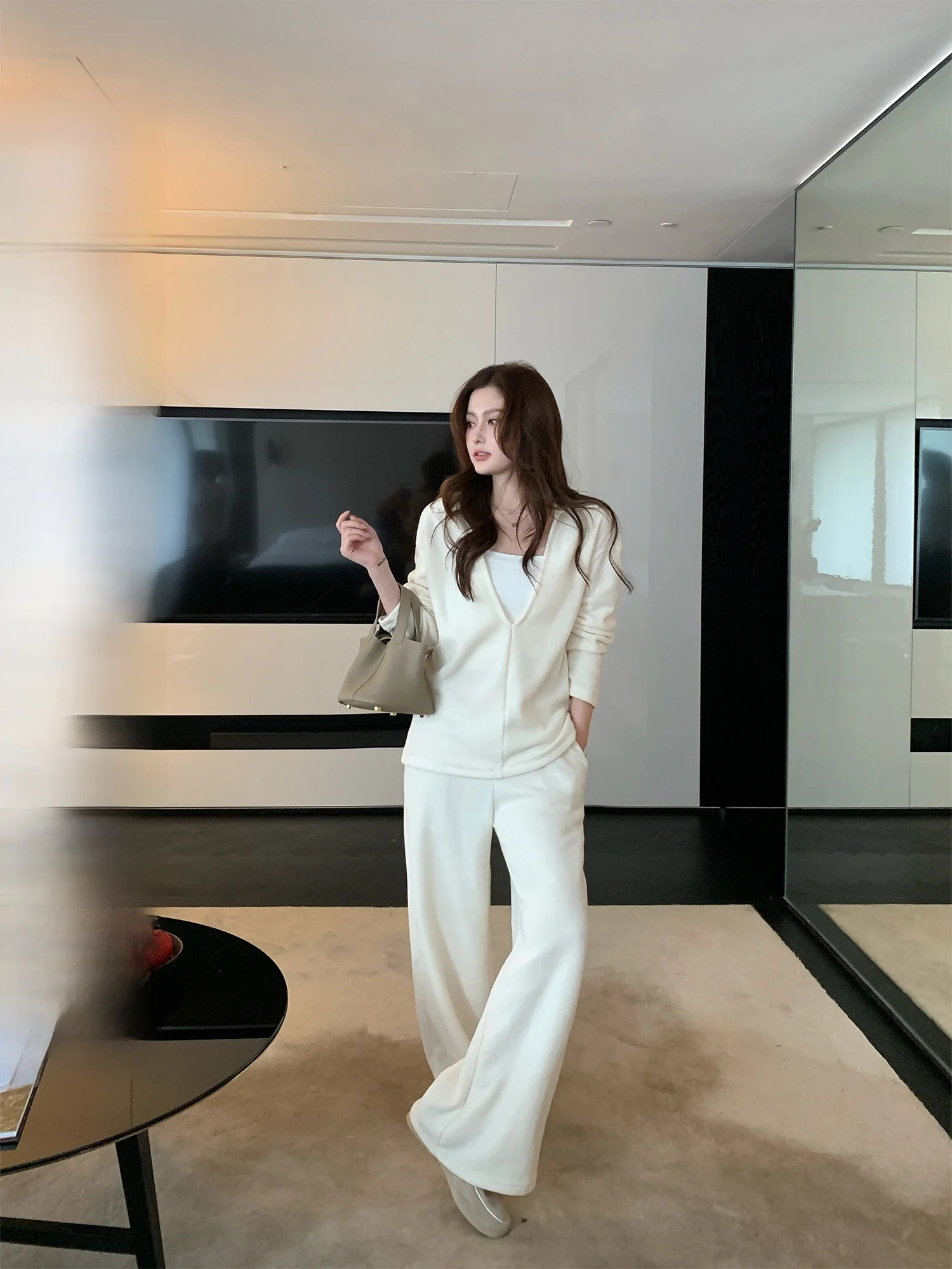 Pusumede White Space Aesthetic Deep V-Neck Knitted Set Women's Loose  Shirt Casual Sports Two-Piece Set Fashionable Autum...