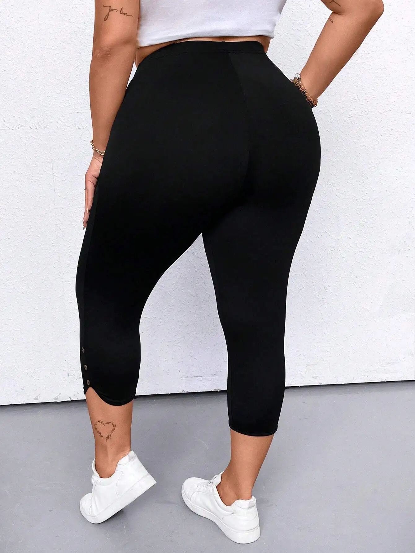 

Женские леггинсы-капри больших размеров, однотонные, облегающие, с пуговицами