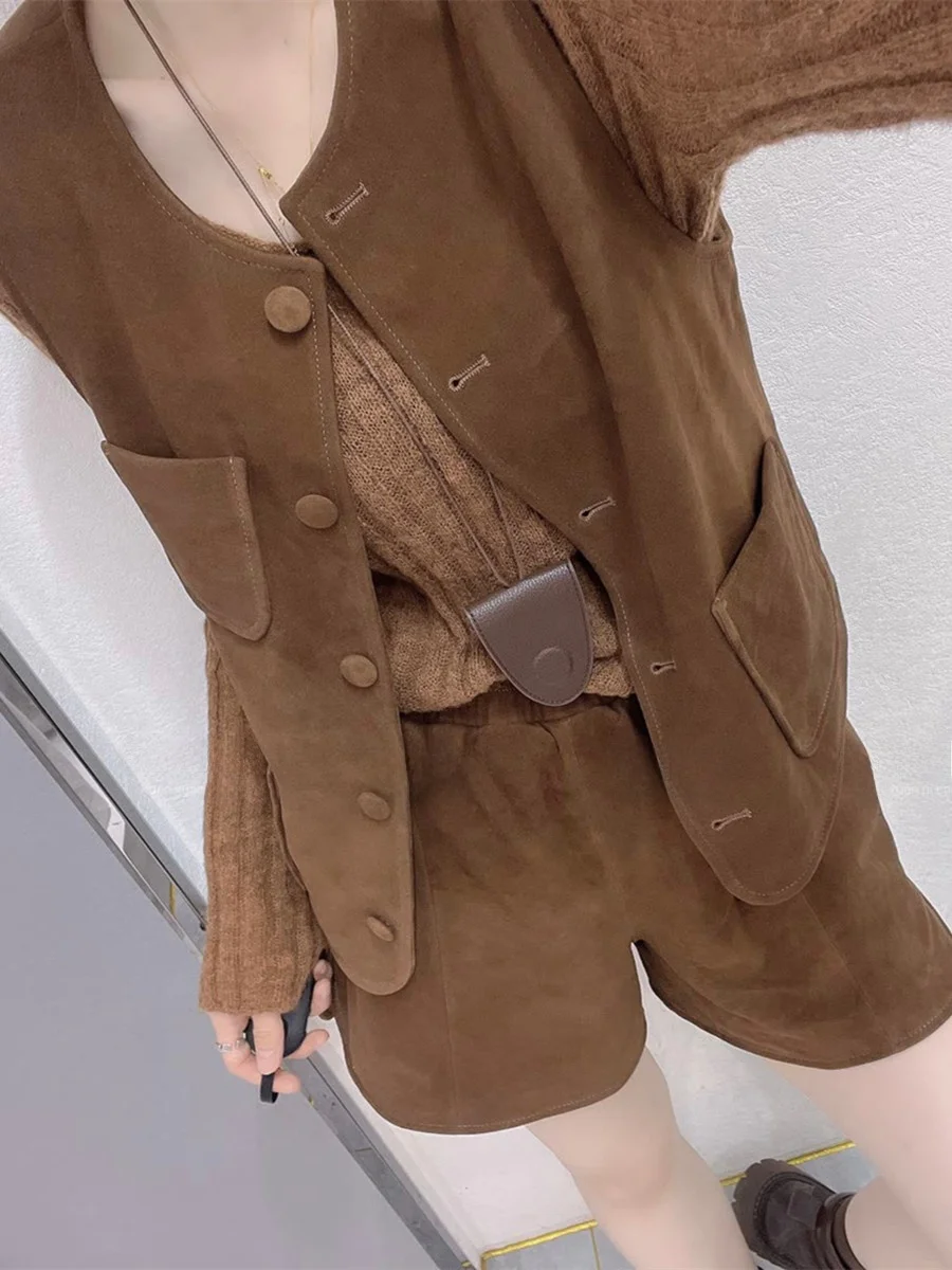 

Осенняя коллекция 2024: Новая модель женского кожаного жилета, укороченный фасон, модный дизайн, ретро-куртка, верхняя одежда для повседневной носки, цветной вариант.