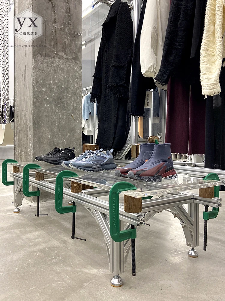 

Clothing store Nakajima flowing water display stand shoe bag jewelry table industrial style display props