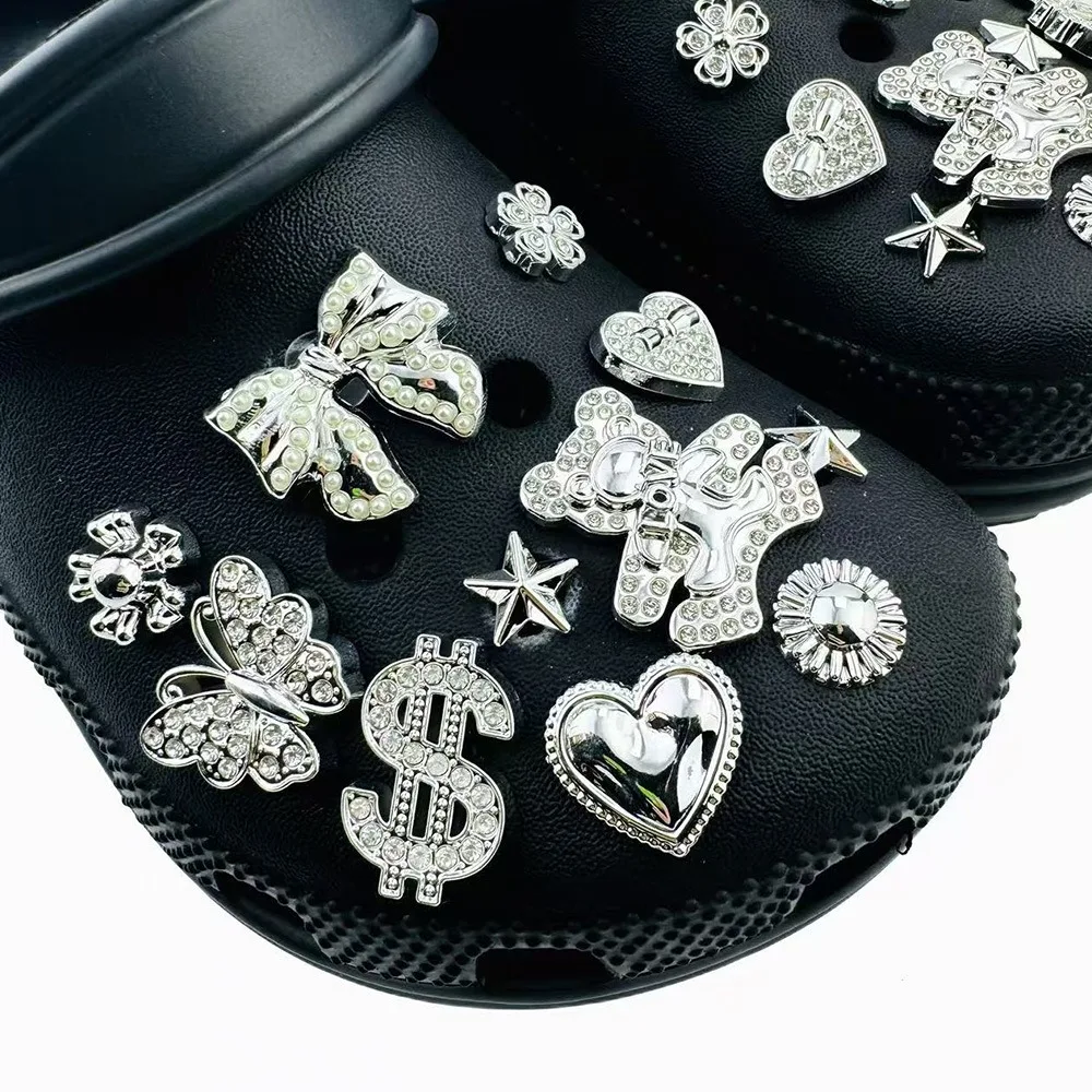22-teiliges Sommer-Mode-Schuh-Charms-Set, Zubehör für Clogs, Schuhschnallen, silberne Diamant-, Bären-, Schmetterlings- und Nieten-DIY-Schuhdekorationen – Detail 2