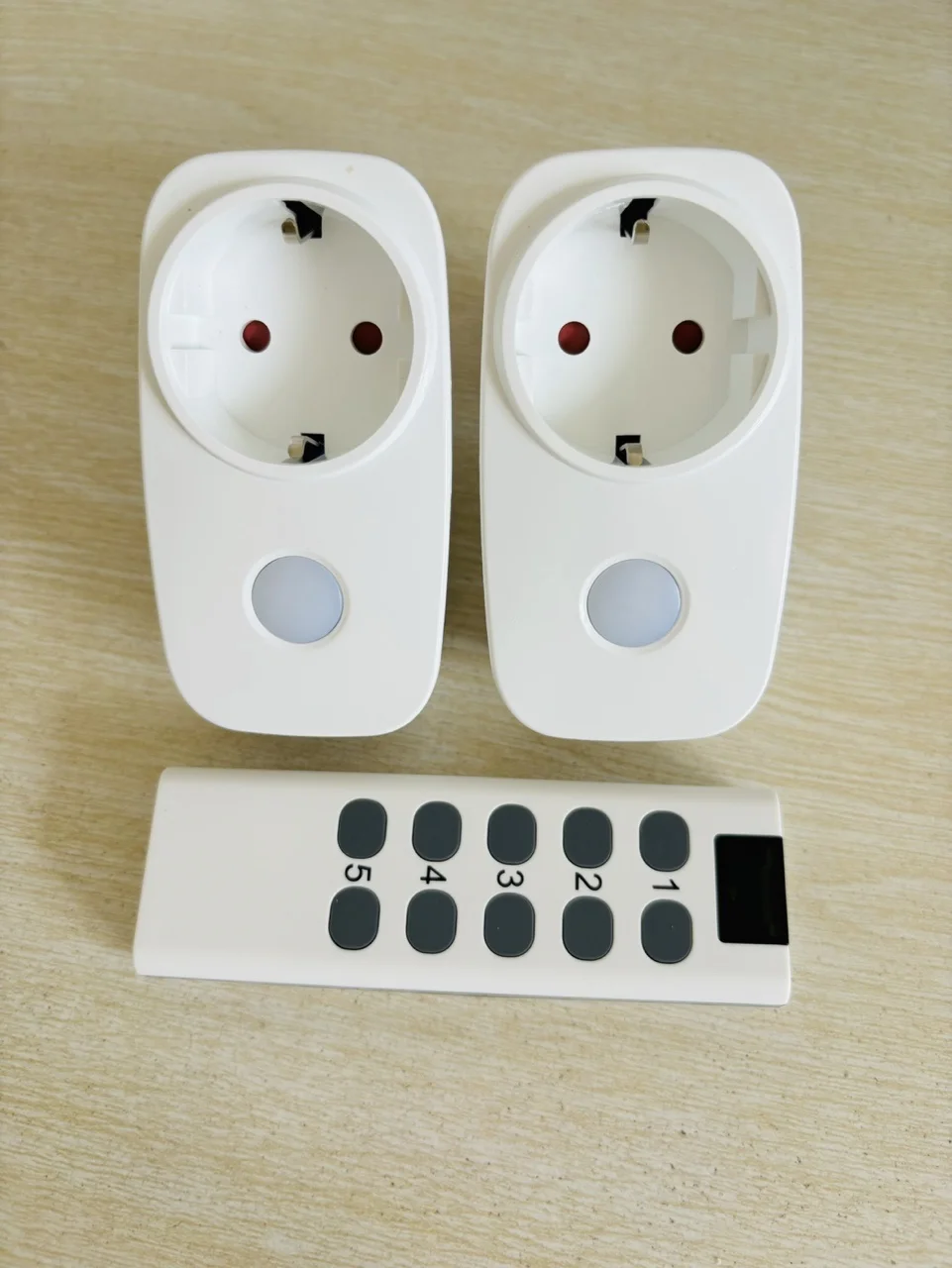 

Wireless Smart Remote Control Socket Plug Power Outlet Light Switch Plug Socket Power Outlet Socket EU Plug with Remote Control