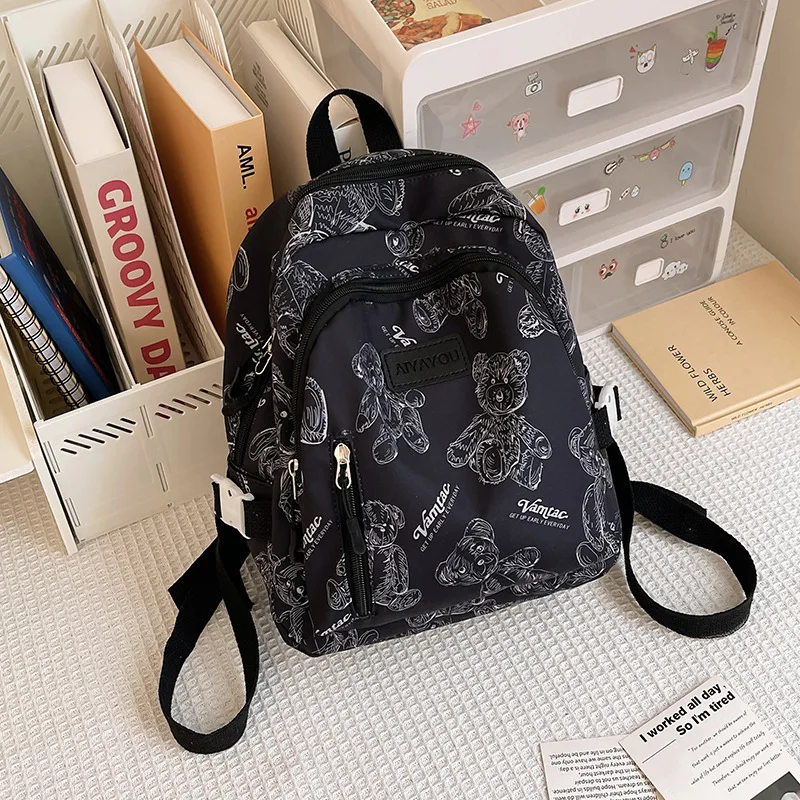 Plecak z zabawnym nadrukiem misia dla dorosłych - miejski plecak podróżny i dojazdowy (unisex retro kreskówkowy plecak)
