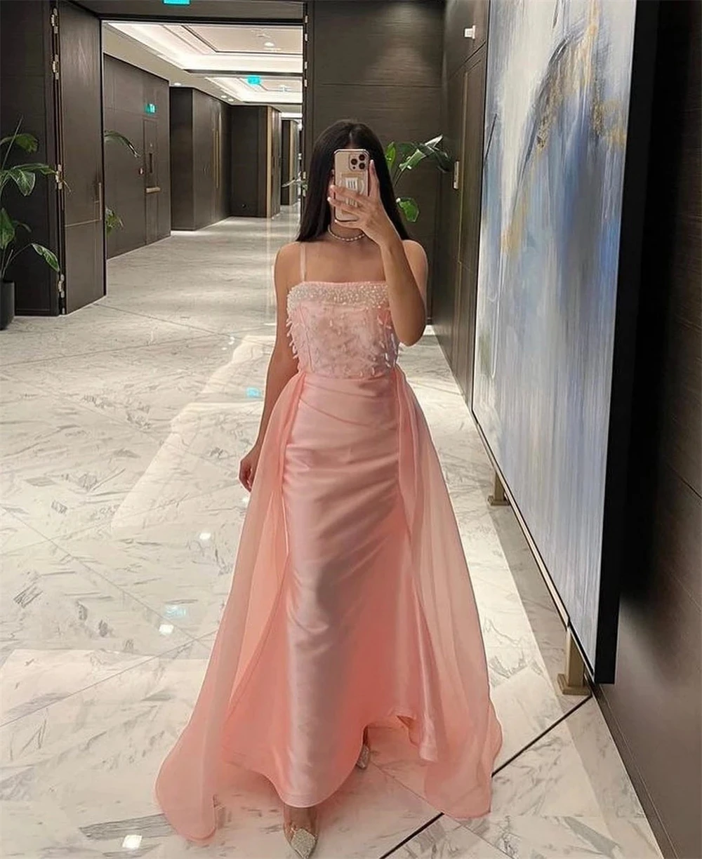 ชุดราตรีสีชมพูแบบยาวไร้สายประดับลูกปัดสั่งตัดพิเศษสำหรับโอกาสพิเศษ สไตล์พาสเทล ยูนิเซ็กซ์ ผ้าเจอร์ซีย์ ย้อนยุค ดูไบ ซาอุดีอาระเบีย งานพรอม สั่งตัดได้