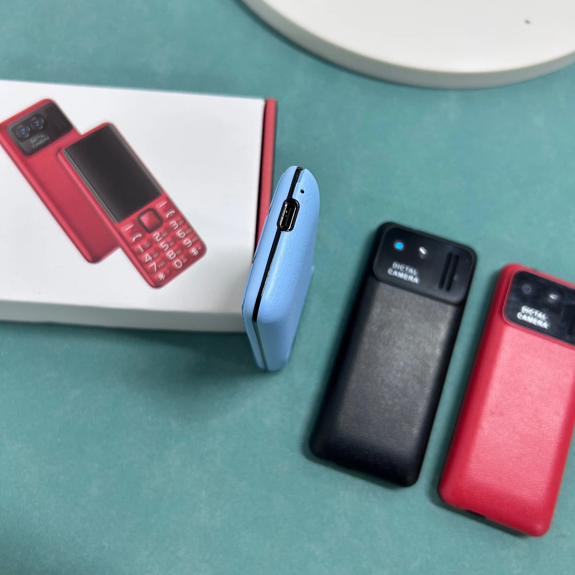I79 (H6) 4G Elderly Mini Cellphone 2.4Inches TFT Screen 32MB RAM No Camera Torch Dual SIM English Keyboard Mobile Phone