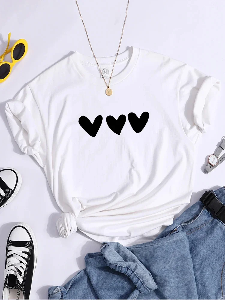 Camiseta de corazón negro de talla grande para hombre y mujer, que combina Camisa cómoda con todo, camisetas de calle Softtee, camisetas esenciales de manga corta