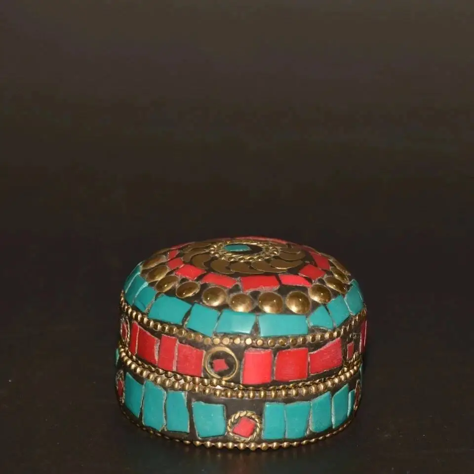 Collect Nepalese Inlaid Red And Green Pine Gemstone Powder Box Ornaments