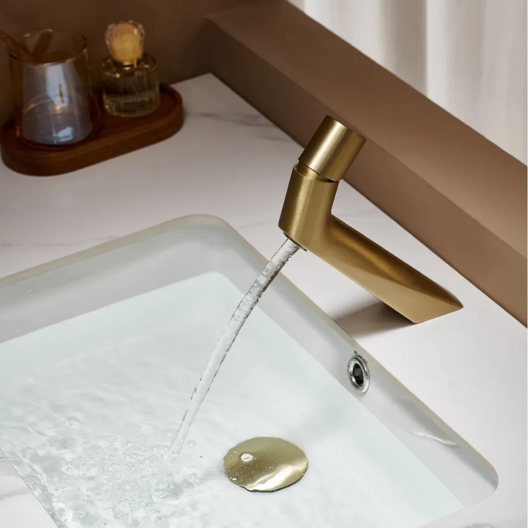 Luxury, high-end, creative washbasin with hot and cold anti-splash single-hole tap for the bathroom