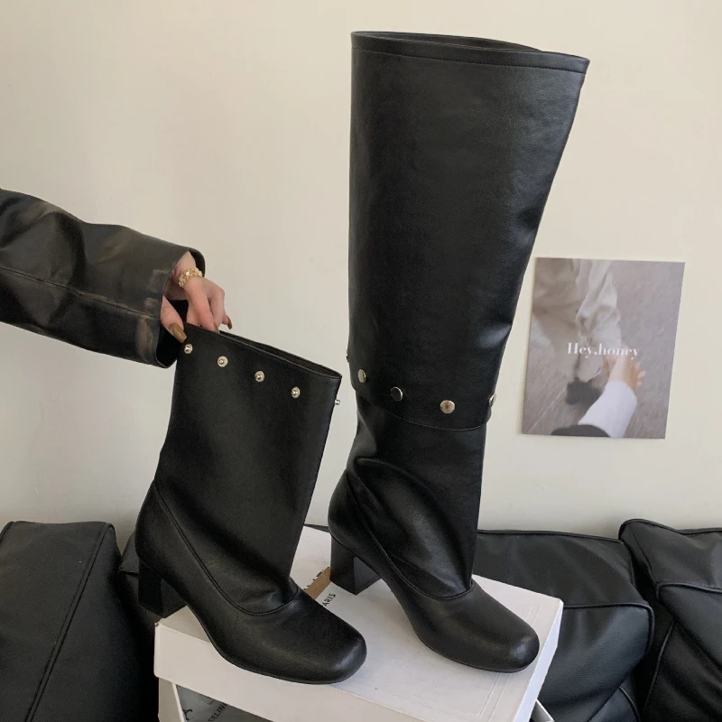 

Осенне-зимние высокие сапоги с заклепками, женские сапоги до колена на низком каблуке с комбинированной отделкой, женские сапоги до колена с заклепками