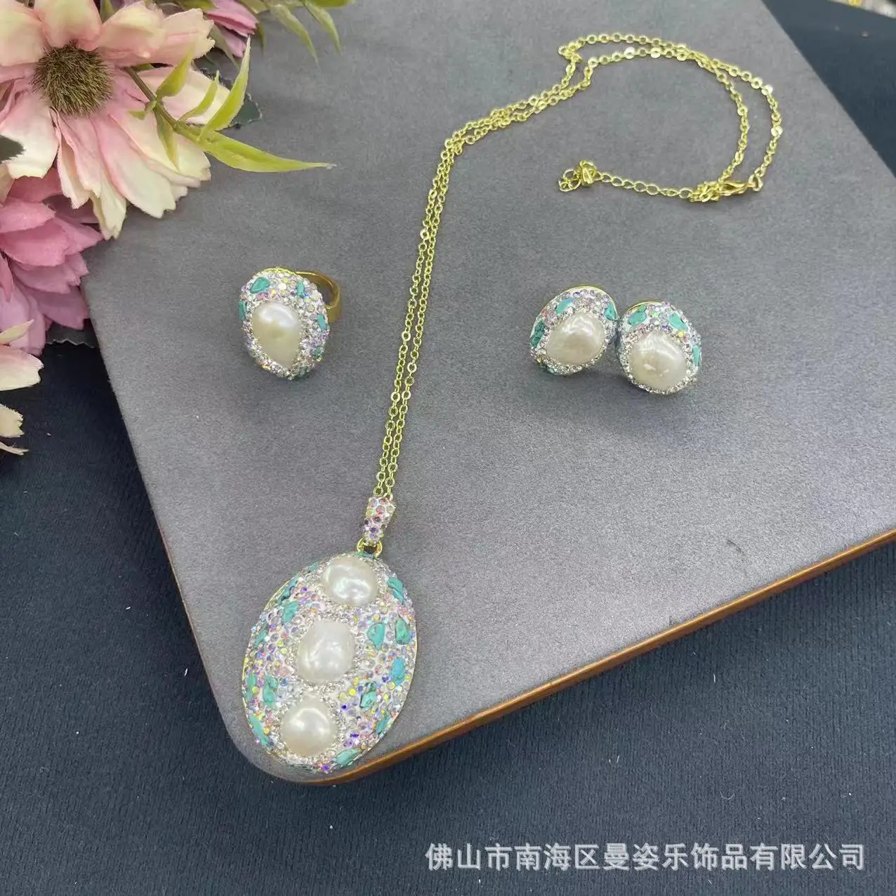 

Ore Baroque pearl inlaid turquoise exquisite three-piece set European natural stone pottery clay pendant necklace earring ring