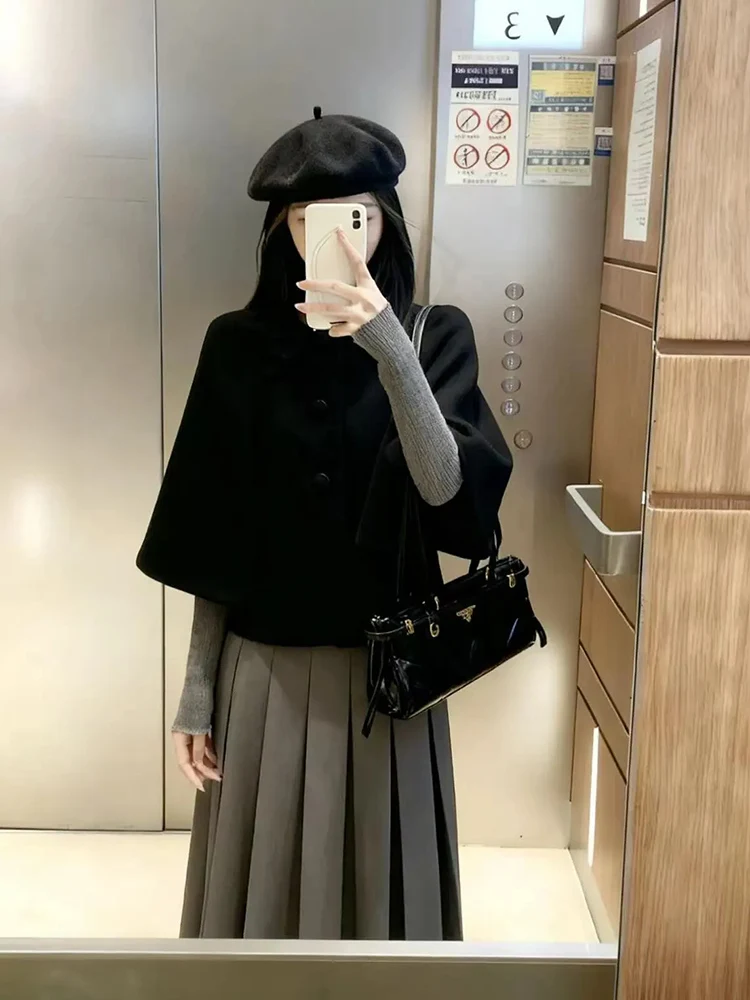 

Осенне-зимний новый комплект: ретро-накидка, короткое пальто, плиссированная юбка, топ с деревянными ушками на манжетах, футболка, женская модная одежда